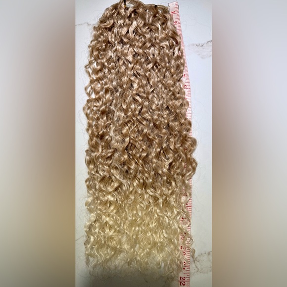 HAIR, 22”, 9PCS Clip in Hair Extensions Curly Long Soft Blonde to Light Blonde - Picture 7 of 11